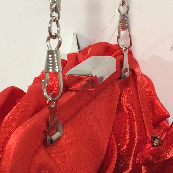 NWT d’margeaux New York Red Roses Frame Handbag/Clutch w/Silver Clasp & Chain - Picture 8 of 11